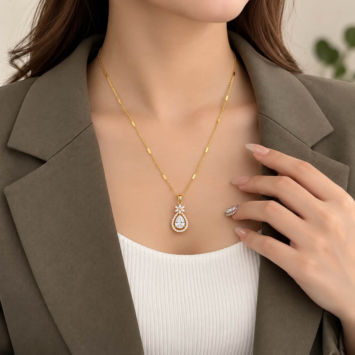 Elegant Teardrop Crystal Pendant Necklace