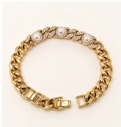Gold pearl and crystal chain bracelet on soft ivory background - Anovra CB-039